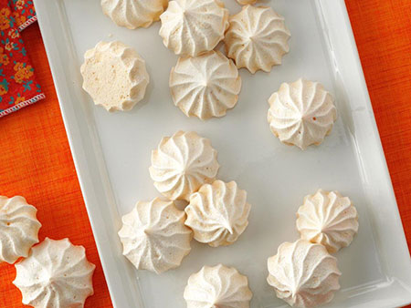 https://dl.greenbeautymag.com/2020/05/meringue1-sweets1.jpg