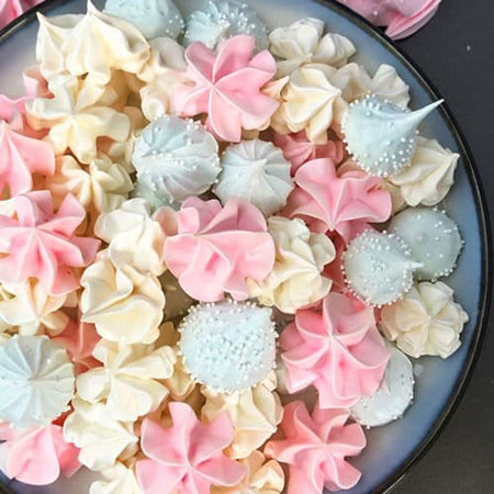https://dl.greenbeautymag.com/2020/05/meringue1-sweets2.jpg