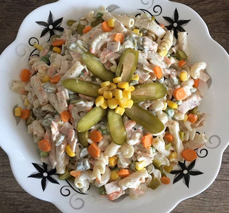 https://dl.greenbeautymag.com/2020/05/pasta1-salad2-chicken2.jpg