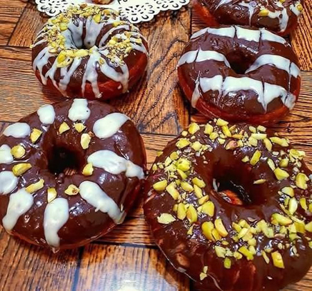 https://dl.greenbeautymag.com/2020/05/prepare2-chocolate2-donuts1.jpg