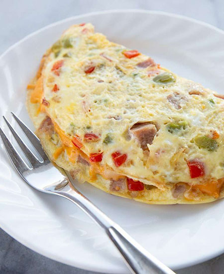 https://dl.greenbeautymag.com/2020/05/variety2-sausage1-omelets4.jpg