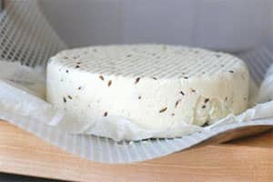 طرز تهیه پنیر با سرکه؛ در کوتاه‌ترین زمان