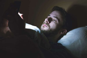 قرار گرفتن در معرض نور هنگام شب خطر افسردگی را ۳۰ درصد افزایش می‌دهد