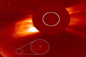گذر یک ستاره دنباله دار از نزدیکی خورشید
