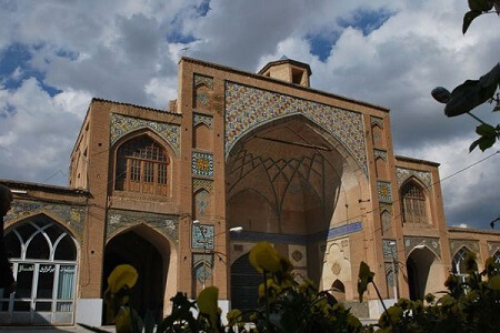 https://dl.greenbeautymag.com/2020/12/boroujerd-mosque-02.jpg