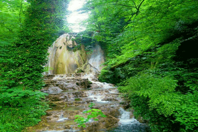 https://dl.greenbeautymag.com/2021/03/esklim-waterfall-2.gif