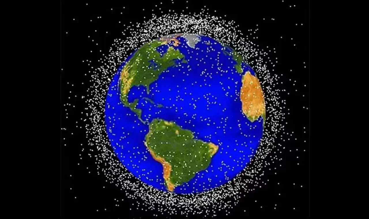 تشکیل حلقه‌ای از زباله‌های فضایی در اطراف زمین همانند زحل