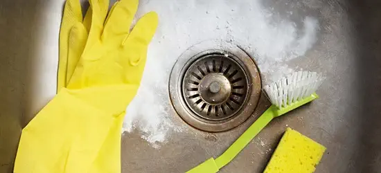 5 روش آسان برای براق کردن سینک ظرفشویی – از درزهای اطراف سینک غافل نشوید!