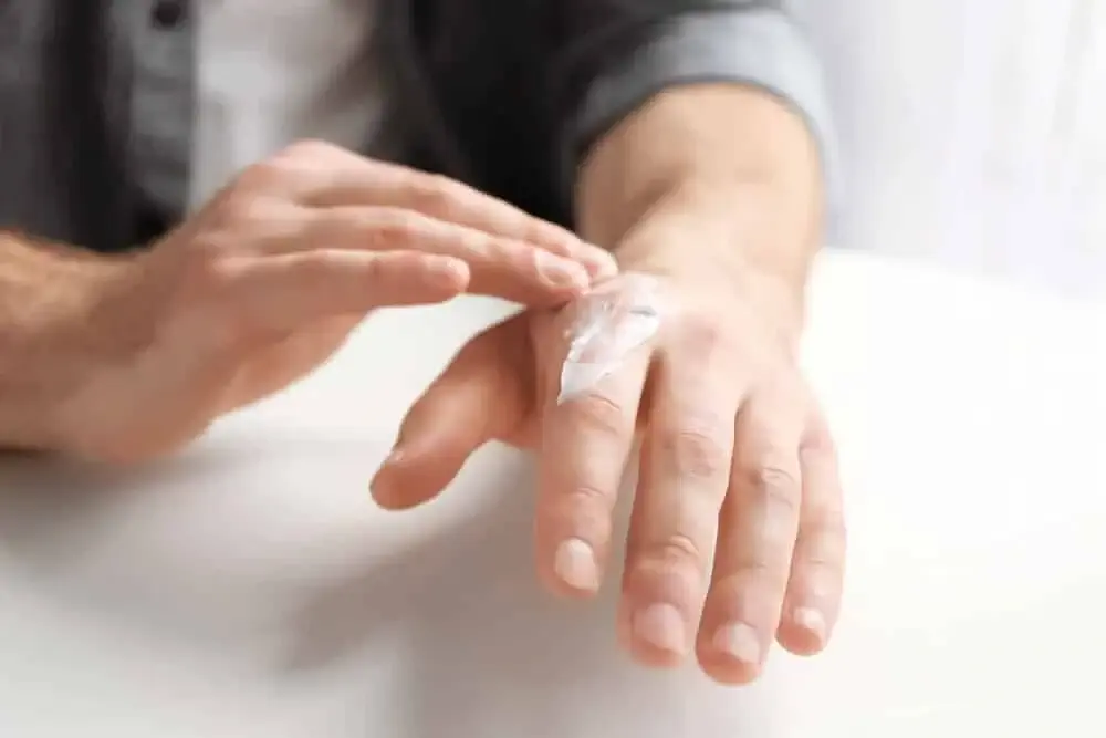 مراقبت از پوست دست