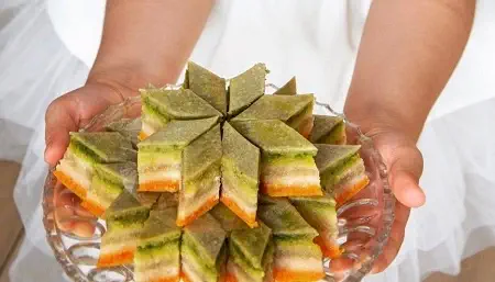 دستور تهیه باقلوای سه رنگ قزوین؛شیرینی سنتی زیبا و خوشمزه