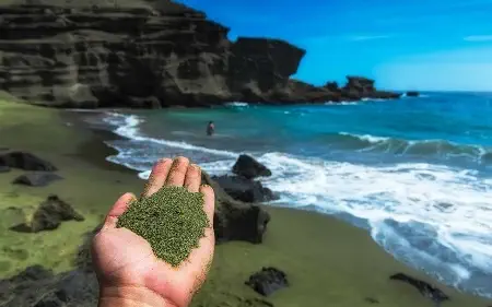 https://dl.greenbeautymag.com/2022/02/strange-beaches-fantastic-sand-02.webp