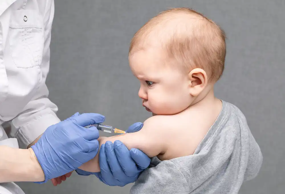 مراقبت های بعد از واکسیناسیون کودک