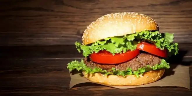 ۱۴ اشتباه رایج موقع پختن همبرگر