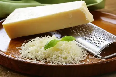 دستور تهیه پنیر پارمسان در خانه؛ پنیر محبوب ایتالیایی