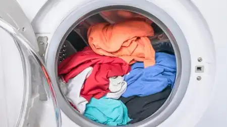 علت سفیدک زدن لباس در ماشین لباسشویی و چگونگی رفع آن