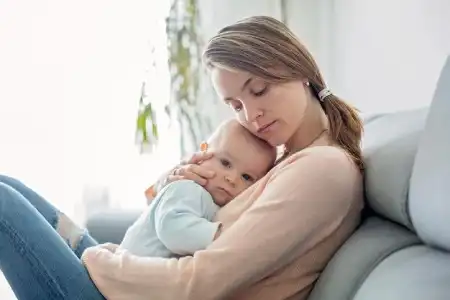 دلایل بی قراری نوزاد هنگام شیر خوردن چیست؟