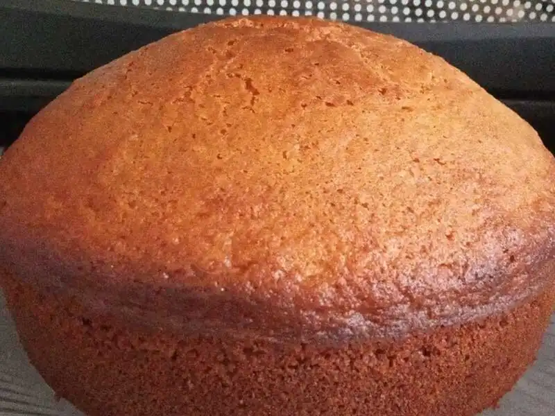 علت گود شدن وسط کیک ؛ چرا کیک پف نمی‌کند؟ | ۵ راز مهم درباره علت خراب شدن کیک بعد از پخت
