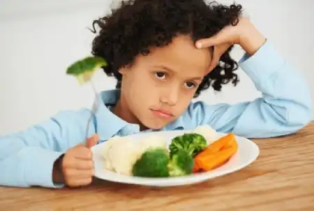 چگونه به دردسرهای غذا دادن به کودکان پایان دهیم