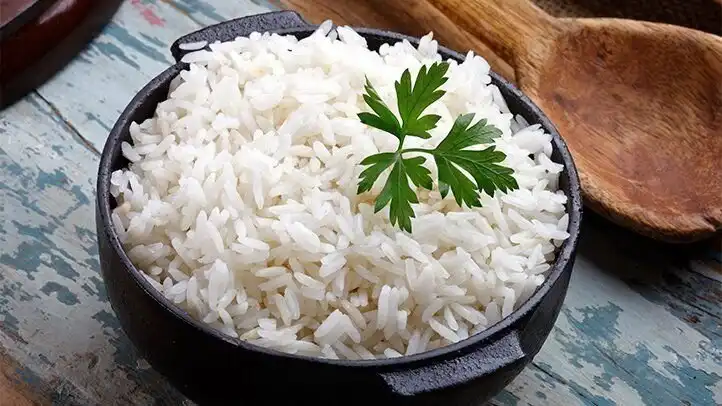 برنج اضافی را دور نریزید | ۷ غذای خوشمزه‌ای که می‌توان با باقیمانده برنج درست کرد