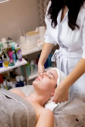 برای زیبایی صورت چه کنیم؟ تمام رمز و رازهای زیبایی 2 https://dl.greenbeautymag.com/2024/04/0c22f25d-8b4d-47e5-9067-e0fa8aee3ece.webp