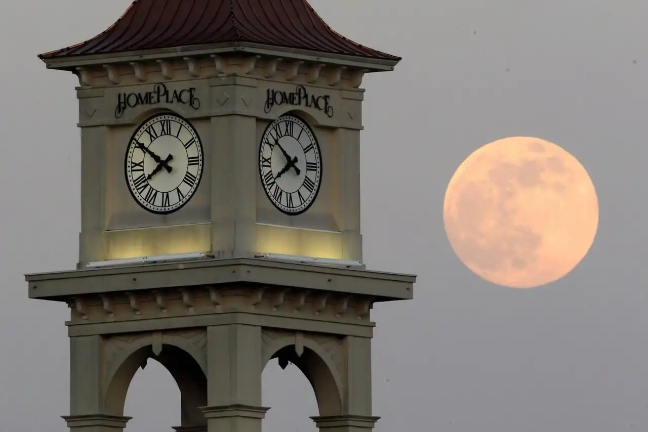 ساعت ماه با ساعت زمین متفاوت است؟ | دستور جدید برای تنظیم ساعت ماه