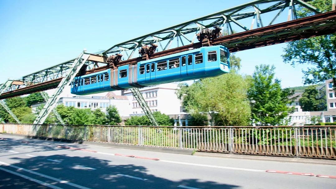 قطار معلق در آلمان