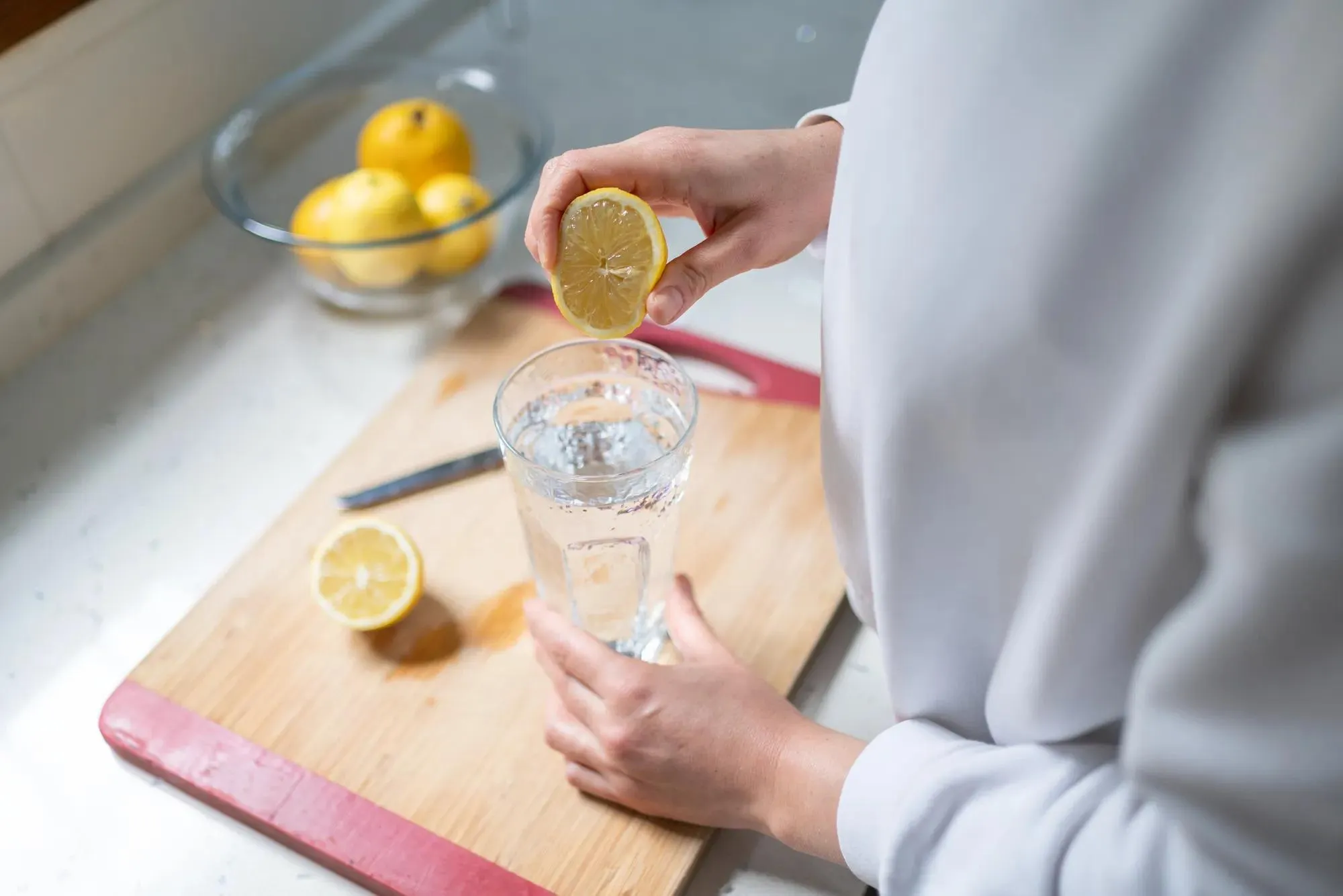بهترین زمان نوشیدن آبلیمو برای کاهش نفخ بهترین زمان نوشیدن آبلیمو برای کاهش نفخ