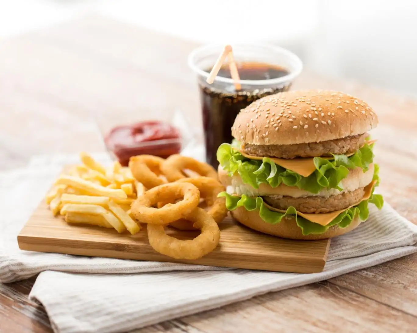 پرهیز از این خوراکی‌ها کمک می‌کند دو برابر بیشتر وزن کم کنیم