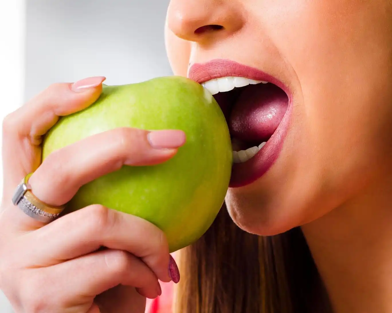 پژوهشگران برزیلی: سیب سلامت لثه و دندان را تقویت می کند