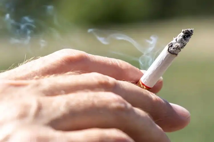 سیگار و ویپ؛ دشمنان پنهان بینایی سیگار و ویپ؛ دشمنان پنهان بینایی