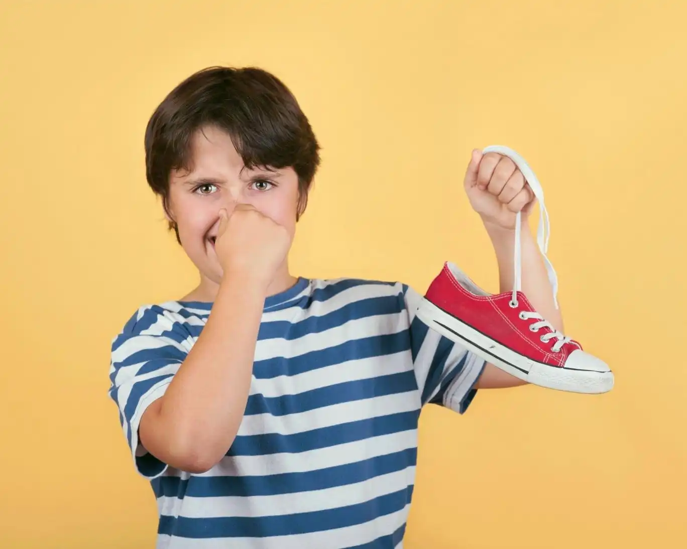 دانشمندان هندی برای از بین بردن بوی بد کفش راه علمی پیدا کردند