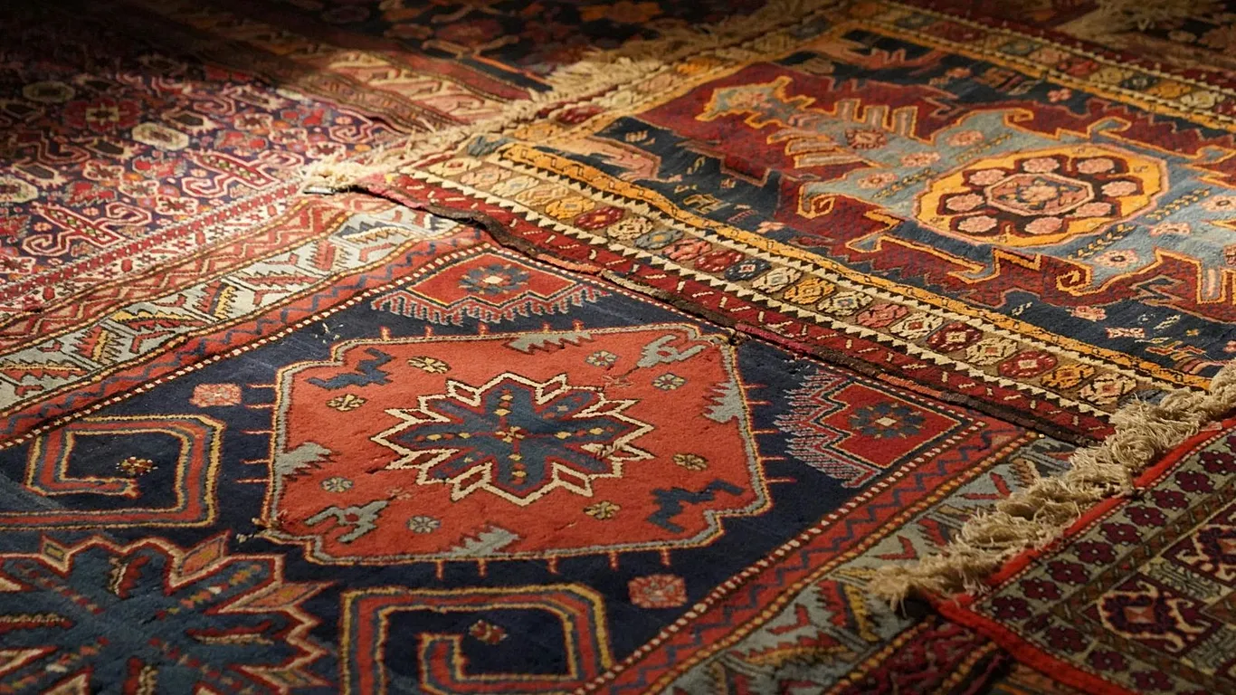 چگونه با جوش شیرین فرش و قالیچه خود را تمیز کنیم؟ راهنمای یک روش طبیعی و ارزان