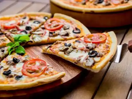 فواید پیتزا: از لذت خوردن تا مزایای سلامت